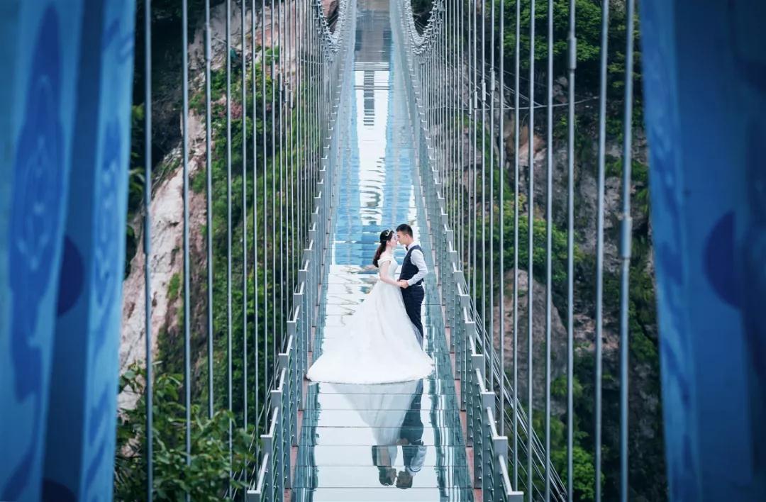 浪漫七夕·天橋之吻！馬仁奇峰景區(qū)憑借結婚證免費入園！