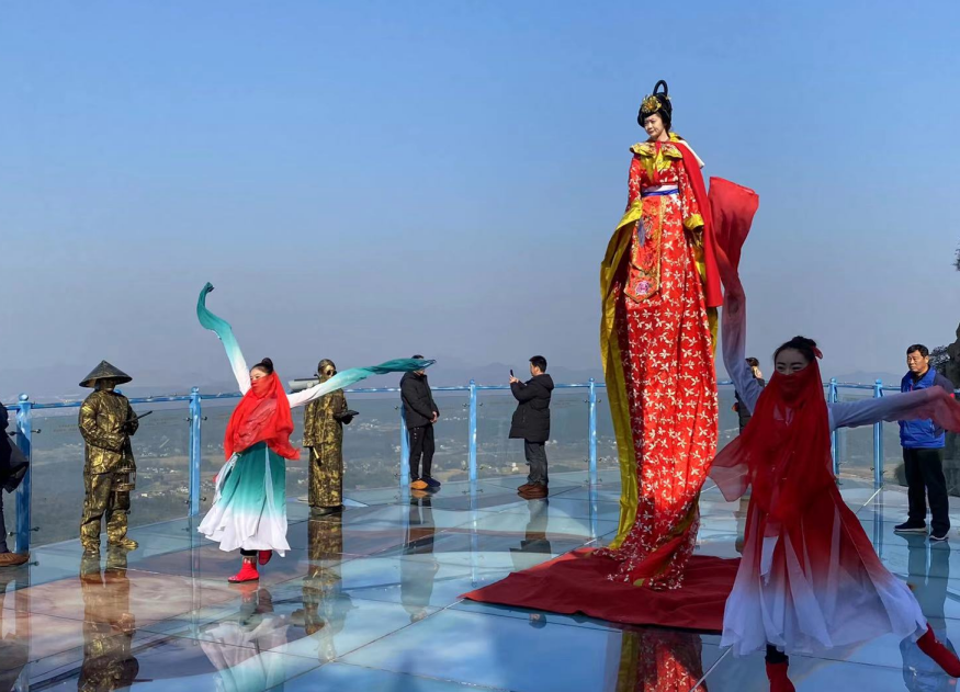 新年到！真·天空之境遇見(jiàn)高桿女神，千副春聯(lián)免費(fèi)送！